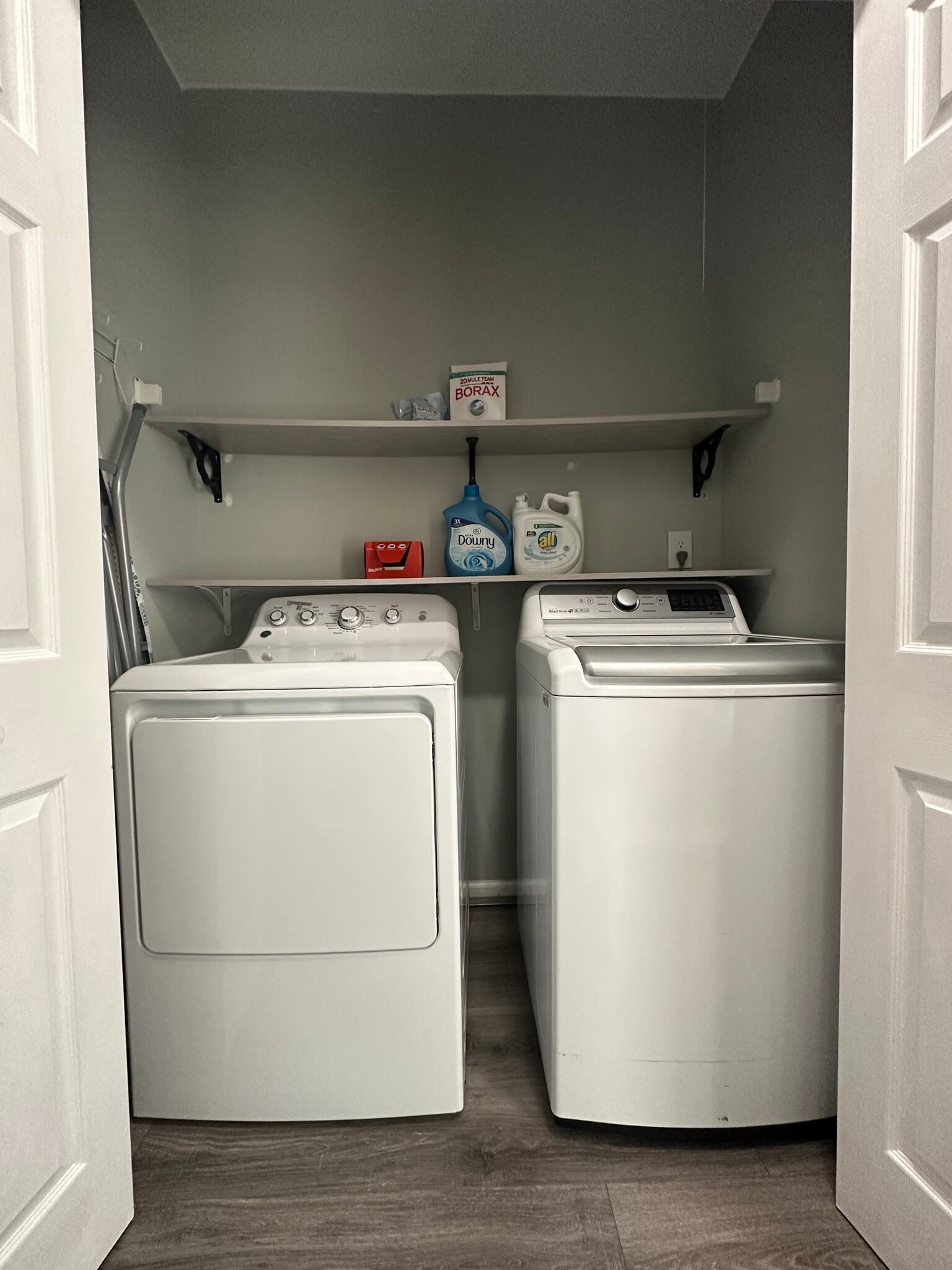 Washer/Dryer Room - 121 Candleberry Cir