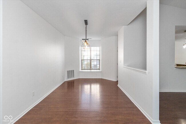 Building Photo - 10276 Lakeland Dr