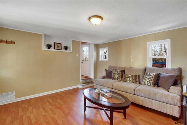 Building Photo - Coming Soon! Beautiful 3 Bedroom, 1 Bath H...