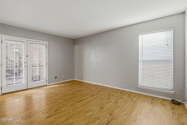 Building Photo - 4433 N Stanton St