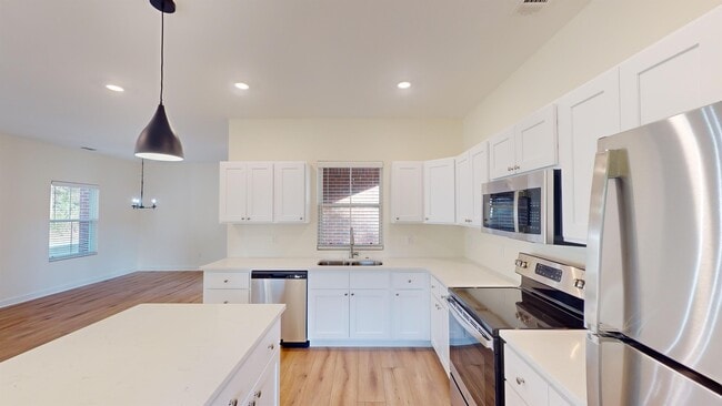 Building Photo - 227 Linden St
