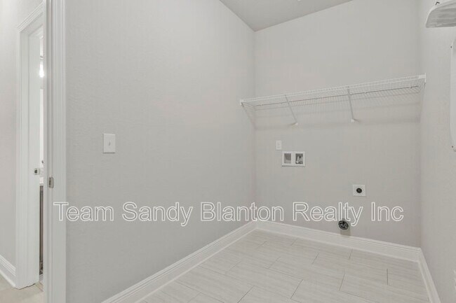 Building Photo - 5402 Parkside Dr