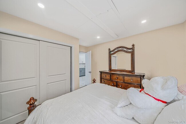 Building Photo - 158 Mohawk St