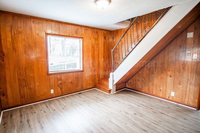 Building Photo - 525 Sewanee St