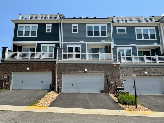 Building Photo - POTOMAC SHORES - BEAUTIFUL VIEWS! (interne...