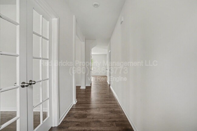 Building Photo - 11010 Austin Estates Dr