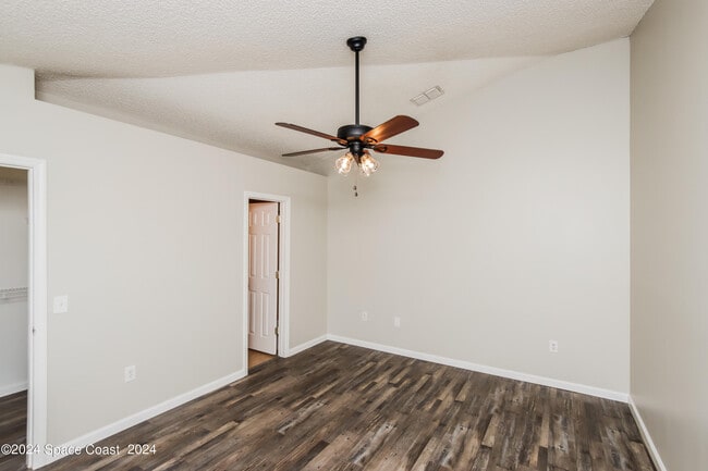 Building Photo - 3042 Tazewell Ave SE