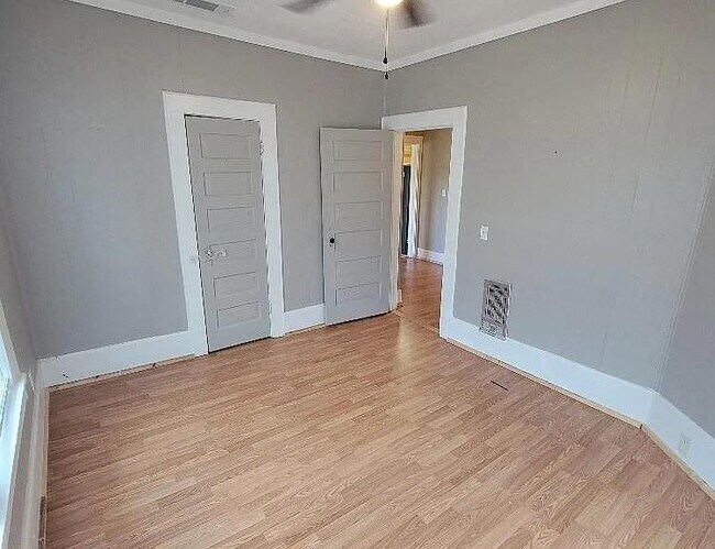 Building Photo - 217 S Zetterower Ave