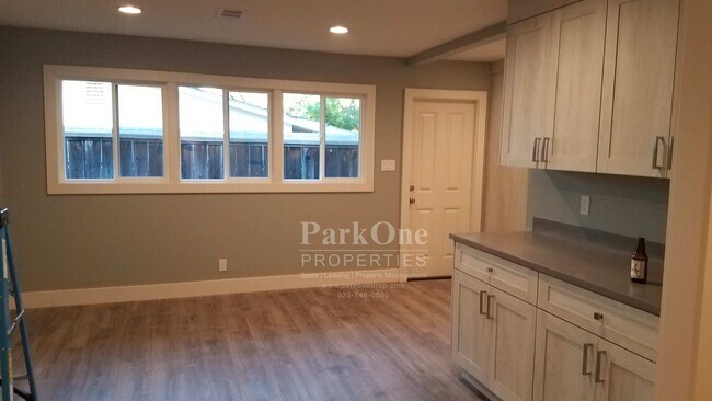 Building Photo - Nicely Remodeled Walnut Creek Saranap Home