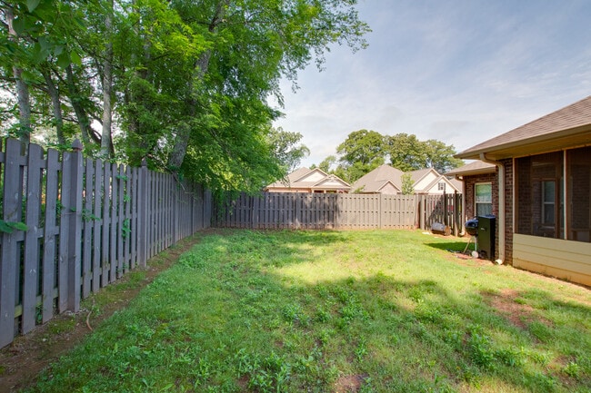 Building Photo - 150 Shrewsberry Dr