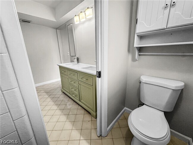 Building Photo - 206 SE 46th Ter