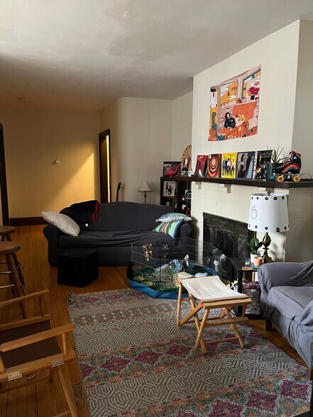 Building Photo - 612 Howard Plz