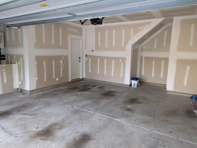 Building Photo - 1008 Cotulla Dr