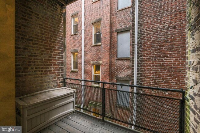 Building Photo - 1417 Chapin St NW