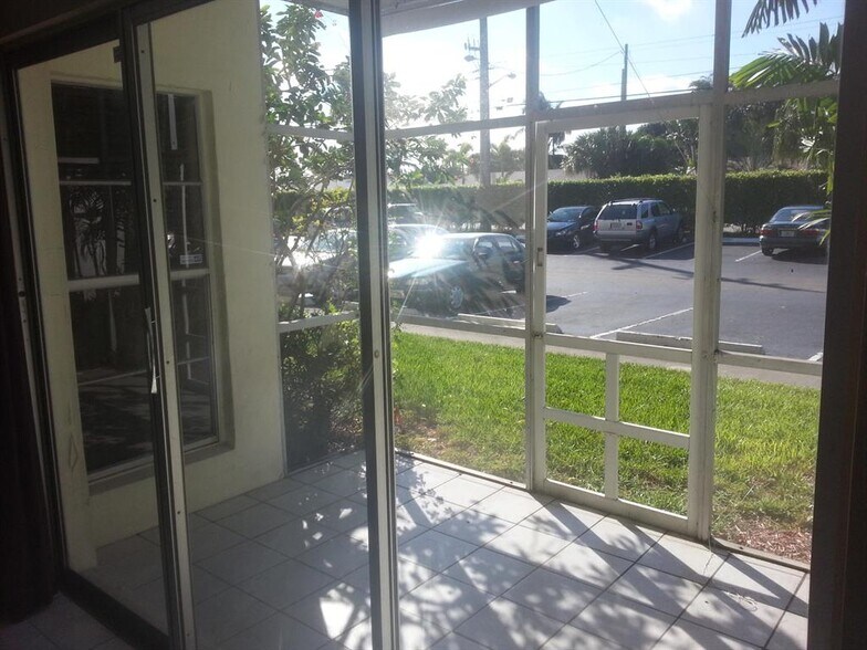 Building Photo - 3040 NE 16th Ave