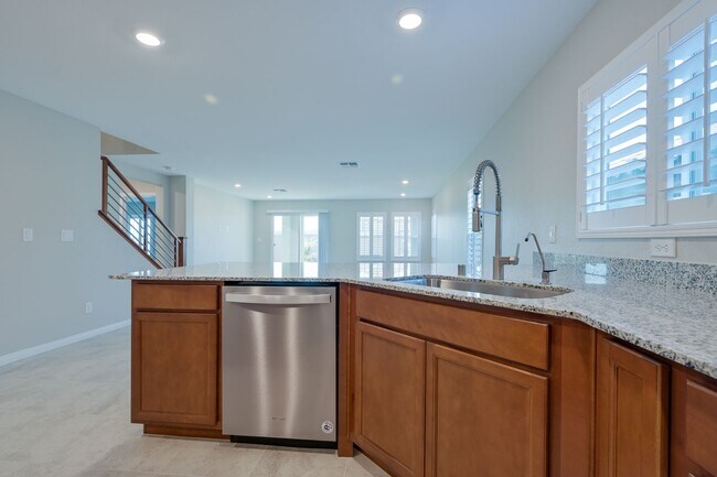 Building Photo - Mountains Edge!! Gated!!  4 bedrooms!! Primary Bedroom and bath down Stairs!! 2 Primary bedrooms!...