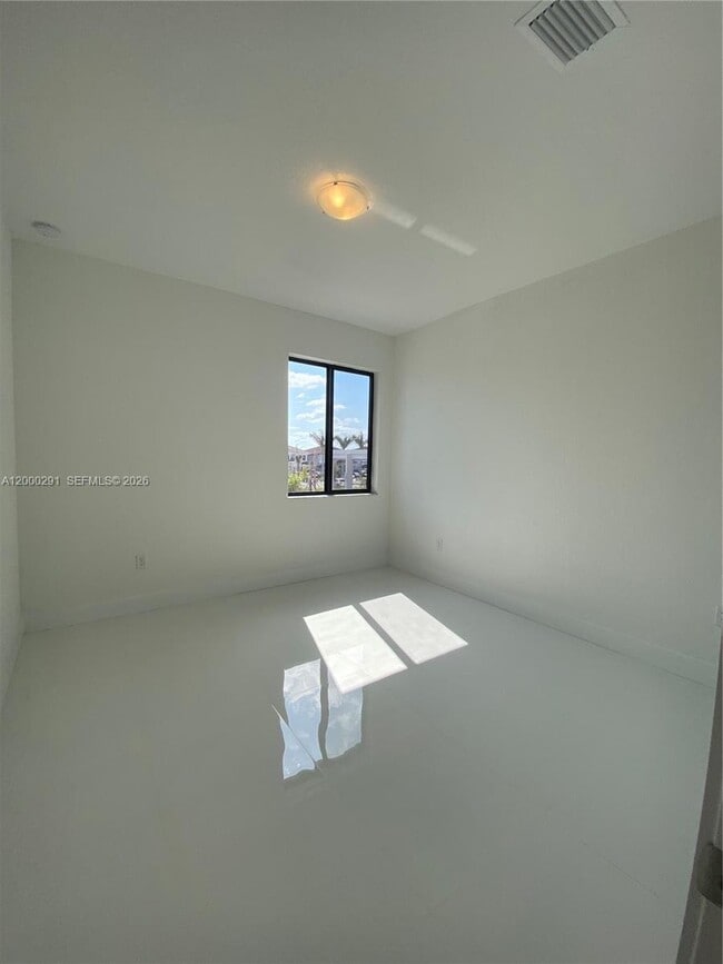 Building Photo - 2434 SW 145th Pl