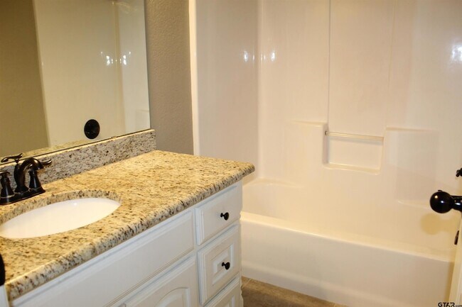 Building Photo - 1811 Spruce Pine Lane