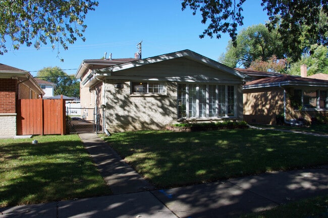 Primary Photo - 9910 Crawford Ave