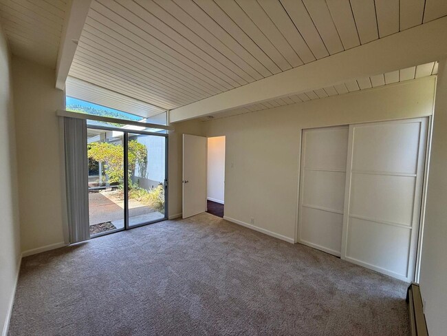 Building Photo - BEAUTIFULLY MAINTAINED EICHLER-STYLE HOME IN DESIRABLE LUCAS VALLEY WITH HOA POOL AND TENNIS COURTS