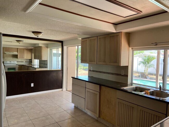 Building Photo - 3600 Beacon Square Dr