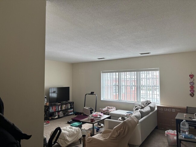 Building Photo - 125 Lake Shore Rd