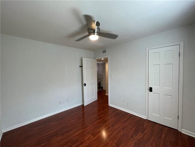 Building Photo - 1355 Euclid Ave NE