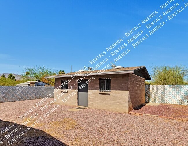 Building Photo - 944 N Catalina Ave