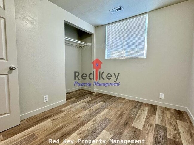Building Photo - Hunter Way. Unit B