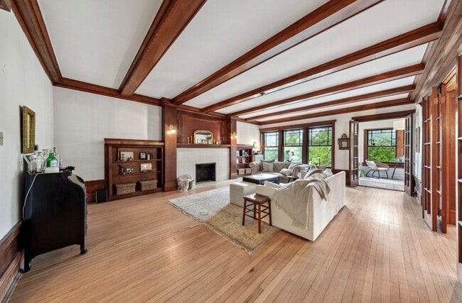 Building Photo - 5054 S Woodlawn Ave