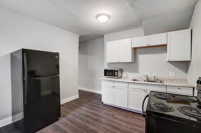 Building Photo - 64 E Innis Ave