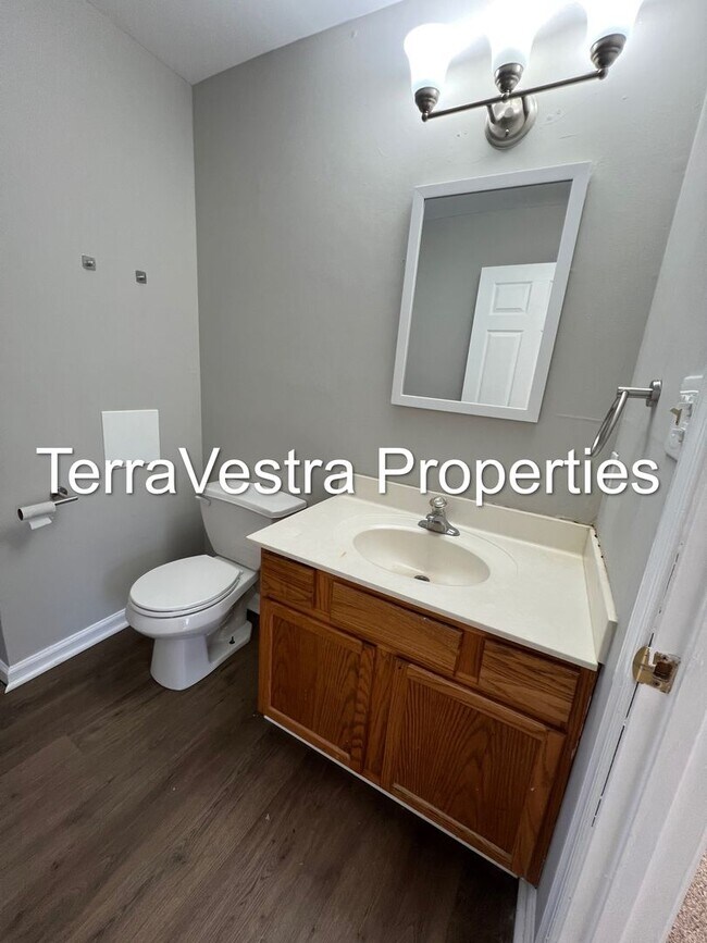 Building Photo - 1100-1102 Buck Street