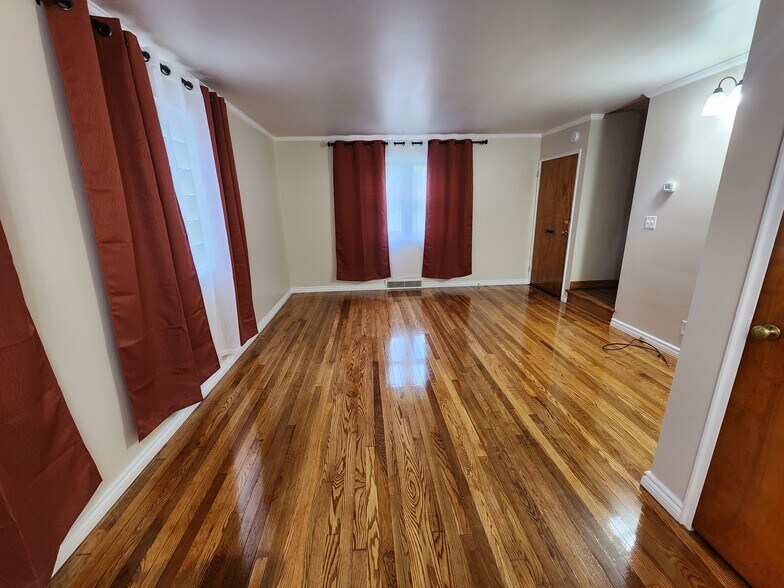 Building Photo - 49 Howard Ave