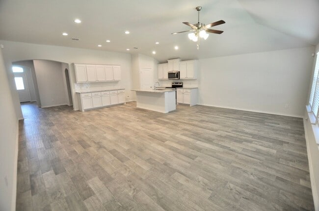 Building Photo - FOR LEASE! Super Nice 4 BR - 2 BA Brick Ho...