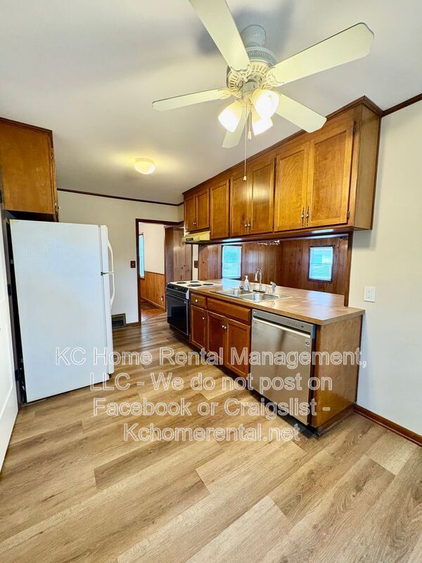 Building Photo - 7839 Robinson St