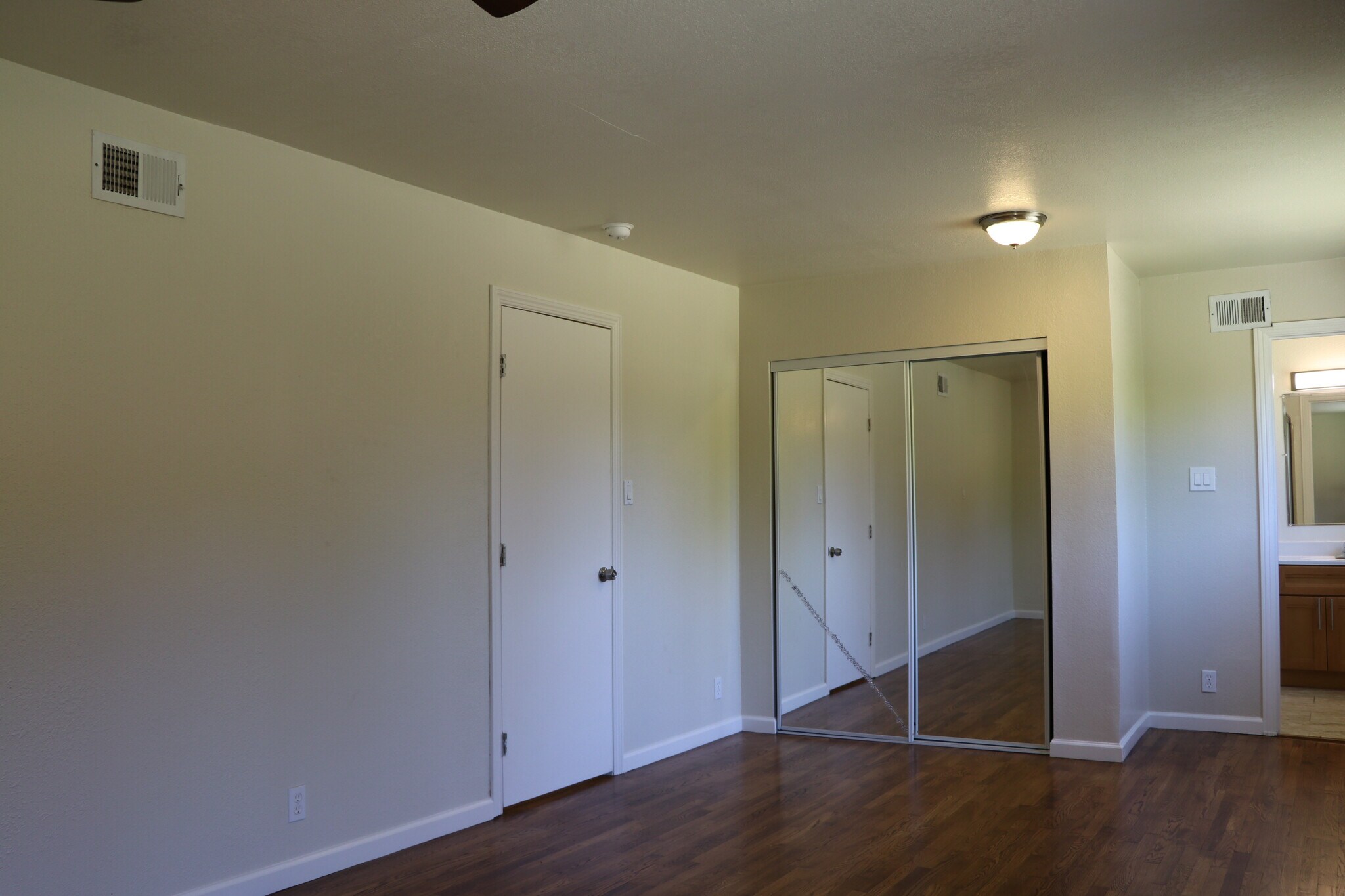 Building Photo - 335 Rollingwood Dr