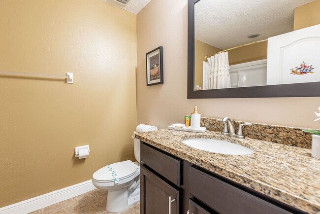 Building Photo - 8079 Brooksville Dr