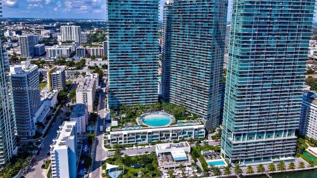 Building Photo - 480 NE 31st St