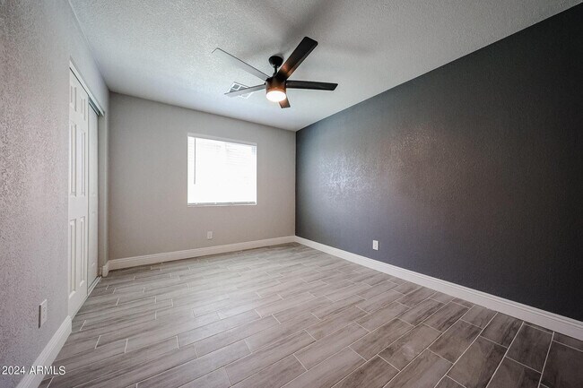 Building Photo - 11207 S Iroquois Dr