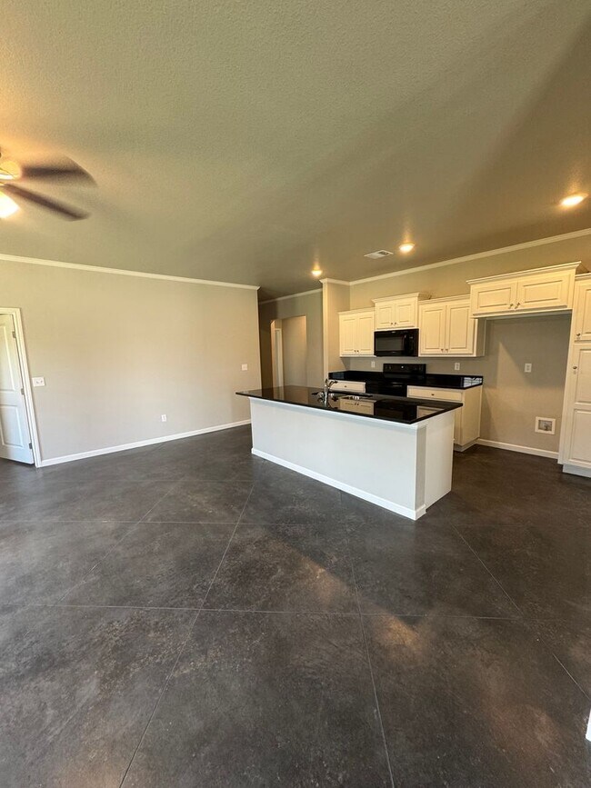 Building Photo - Newer Construction 3/2/2 Located in Beacon Point CISD