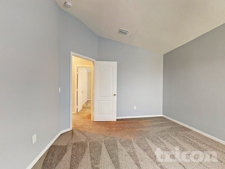 Building Photo - 8405 Quarter Horse Dr