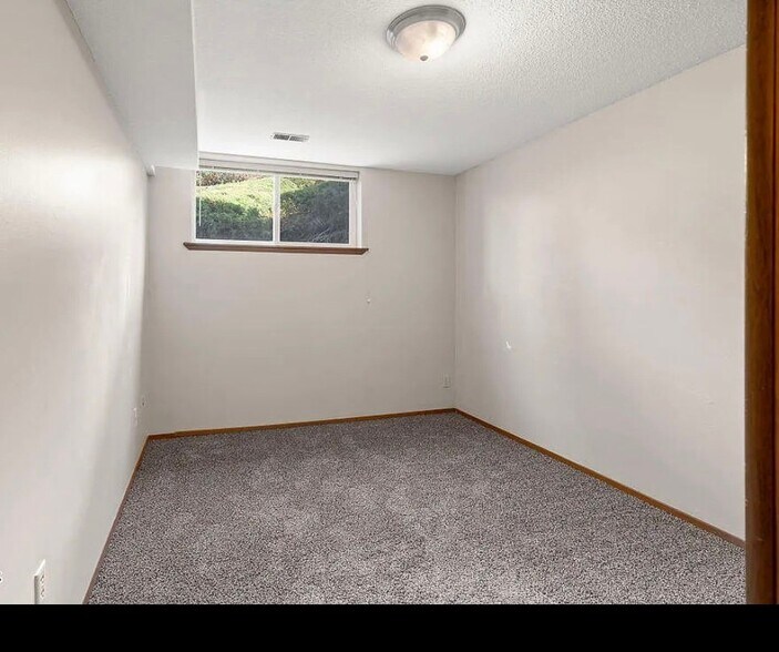 Building Photo - 206 N 72nd Ave