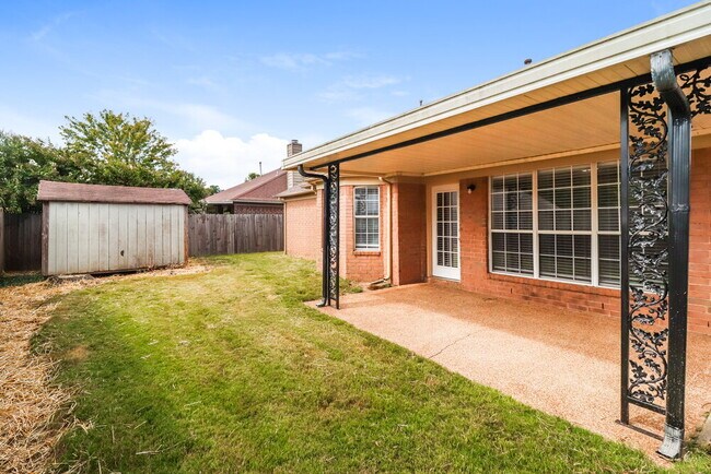 Building Photo - 10029 Woodland Grove Dr