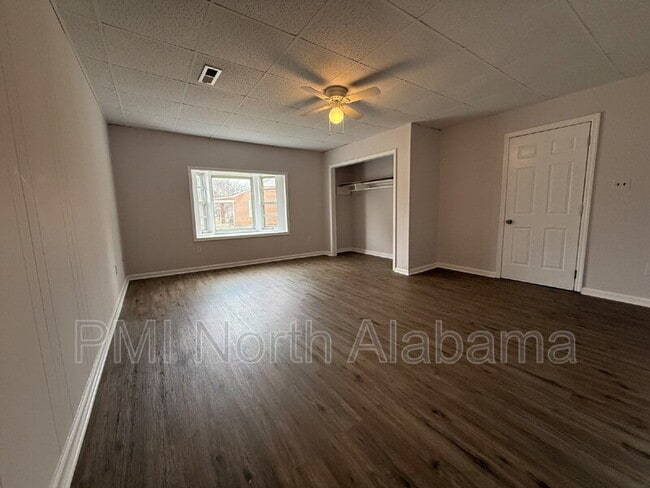 Building Photo - 1021 Fairway Dr NW