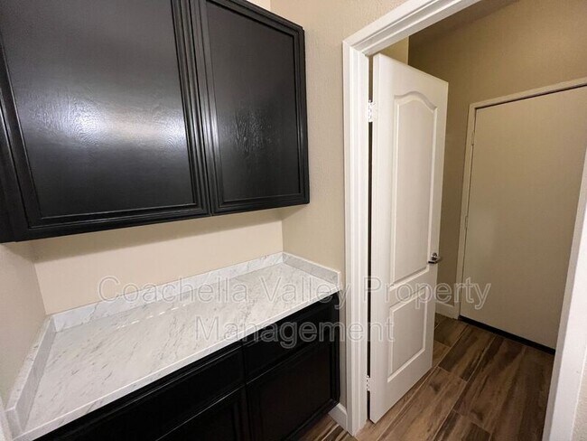 Building Photo - 77597 Carinda Ct