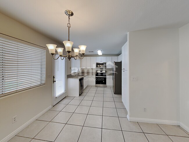 Building Photo - 9516 Fox Forest Ave