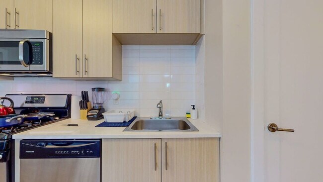 Building Photo - 545 Bedford St