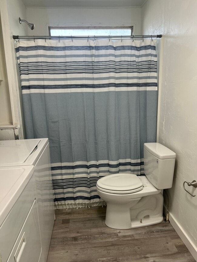 Building Photo - 2 bed, 1 bath Manufactured Home in the Mill Hollow Community!