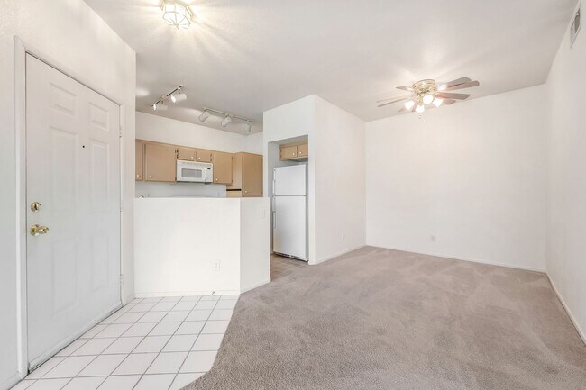 Building Photo - 251 S Green Valley Pkwy