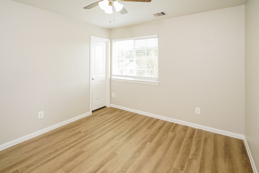 Building Photo - 5707 Mid Way